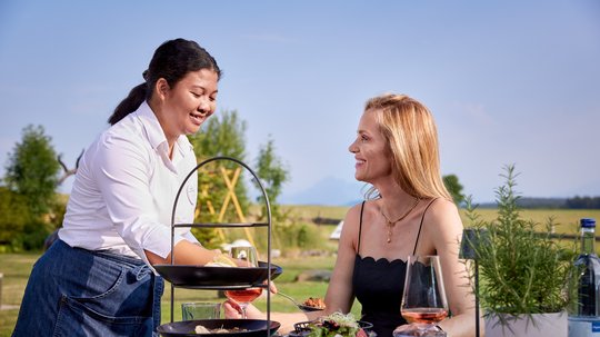 Offene Jobs im Tourismus & der Hotellerie Offene Jobs im Tourismus & der Hotellerie