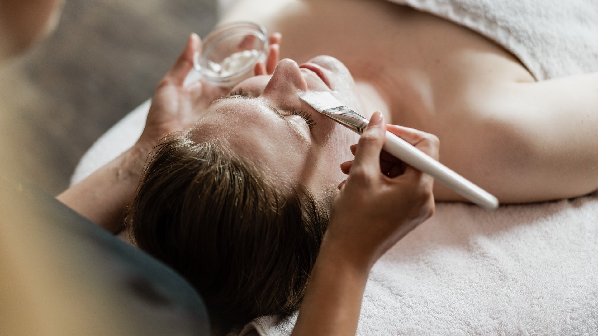 Kosmetik & Massage Aushilfe (m/w/d)