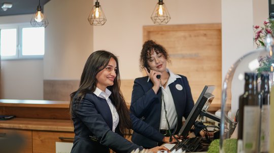 Offene Jobs im Tourismus & der Hotellerie Offene Jobs im Tourismus & der Hotellerie